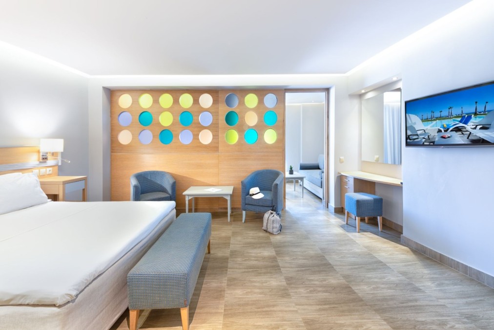 Two-room suite with adjoining lounge