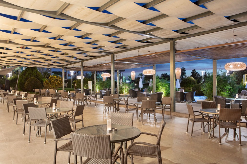 Covered outdoor terrace
