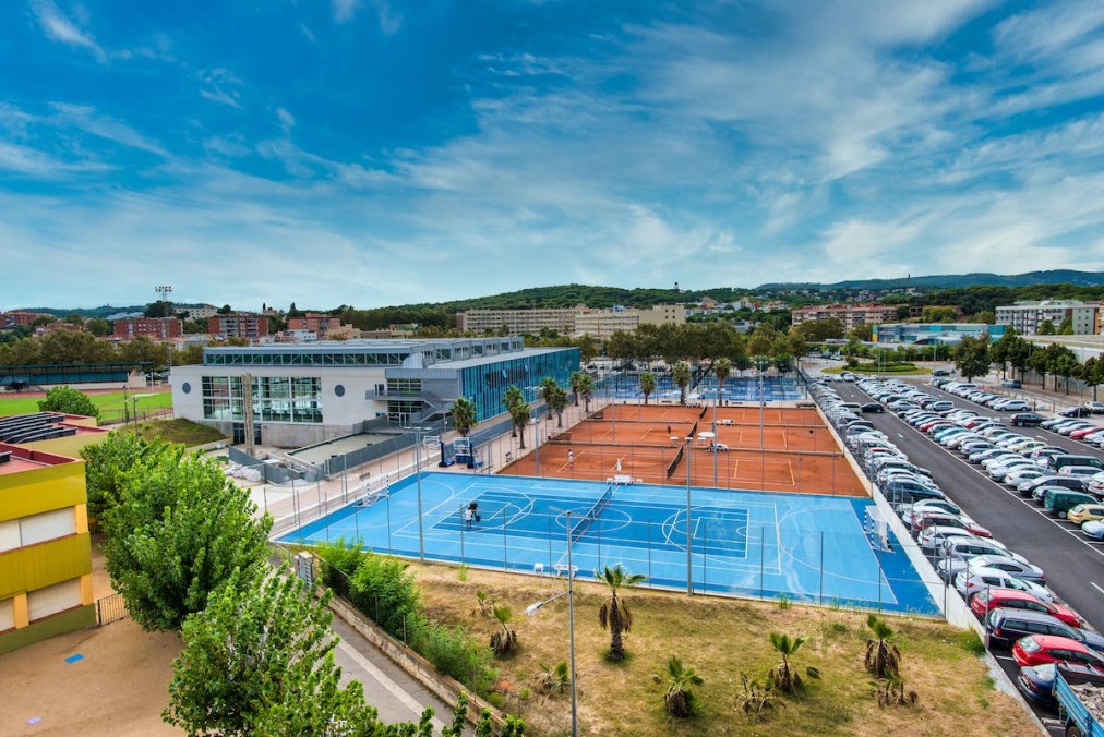 Outdoor basketball and tennis courts, aerial view