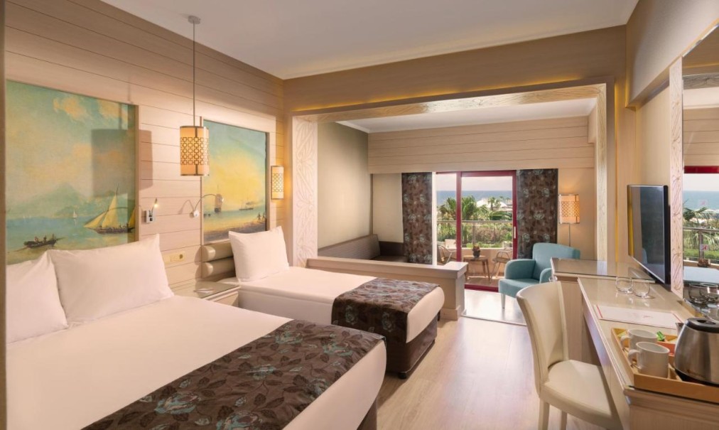 Twin room with balcony and sea view