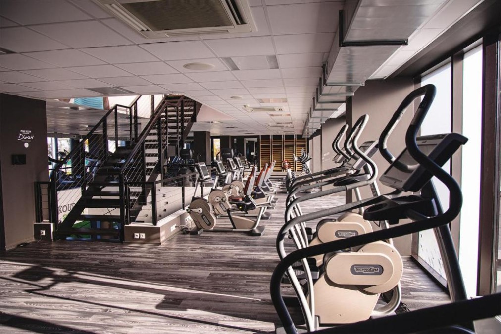 Cardio zone with treadmills and bikes