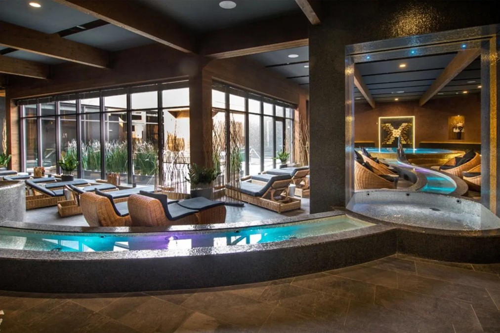 Indoor spa pool with jacuzzi