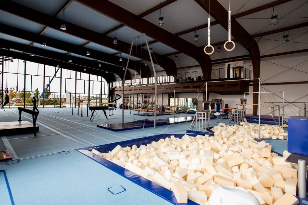 Gymnastics hall, high bar and foam pit
