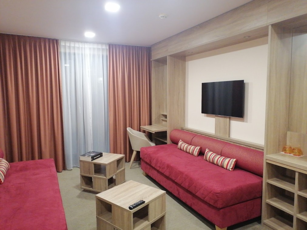 Suite living area with daybed