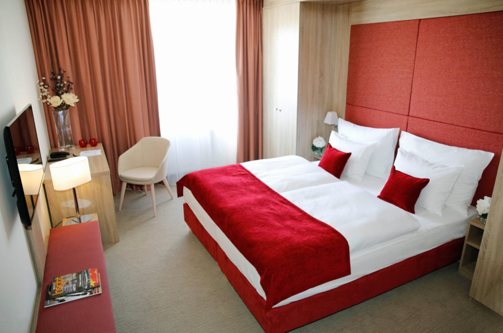 Double room with red headboard