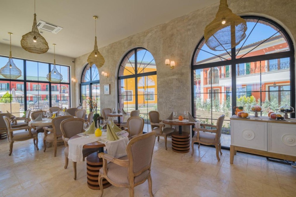 Restaurant seating with arched windows