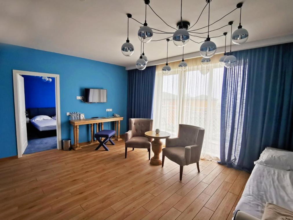Suite living area with blue accent wall