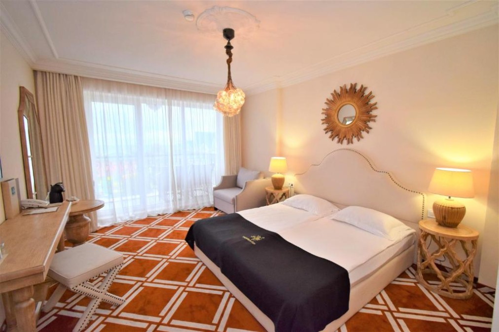 Double room with patterned rug