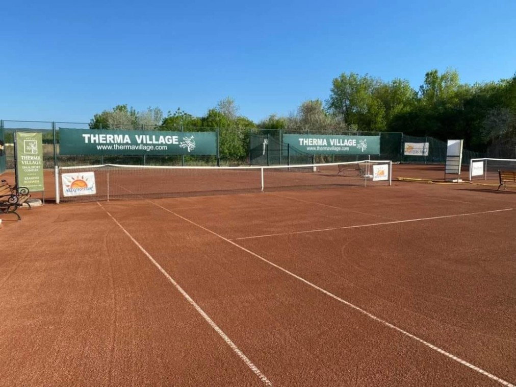 Clay tennis court with courtside banners