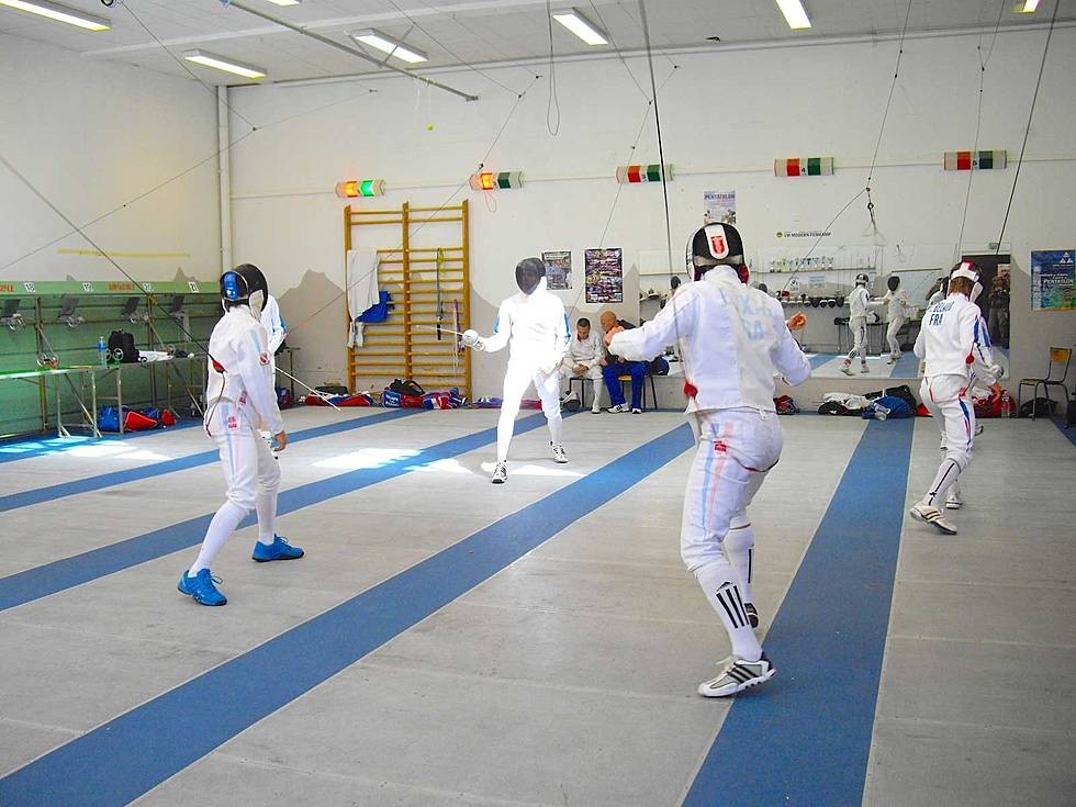 Fencing hall with multiple training lanes