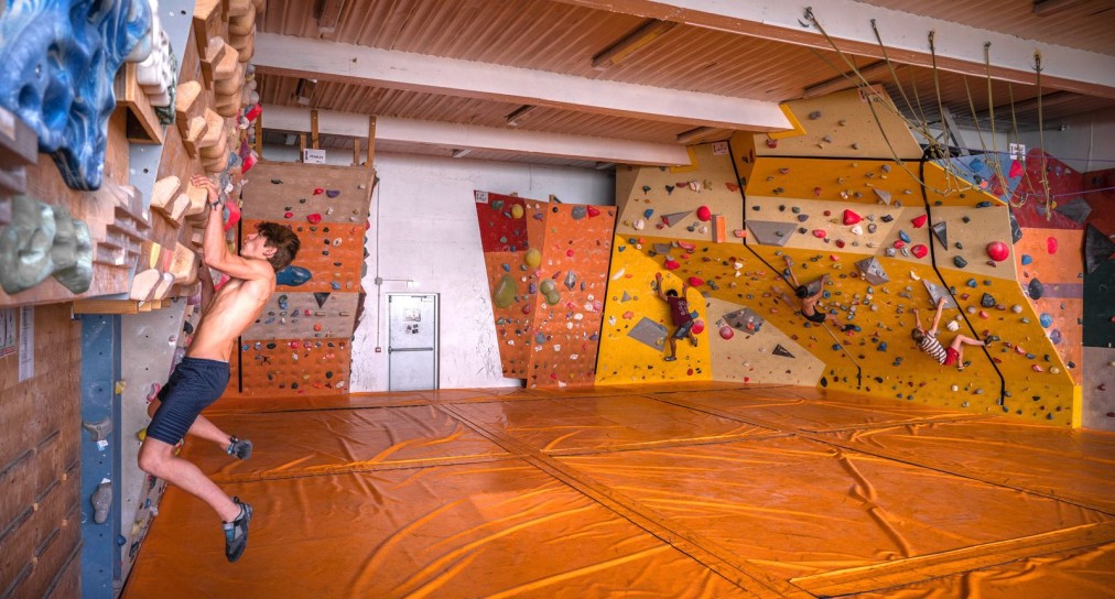 Indoor bouldering and climbing walls