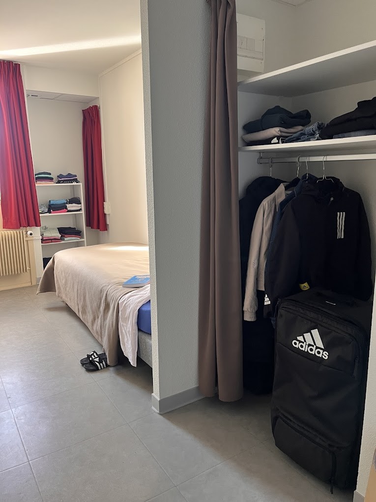 Single room with wardrobe and shelving
