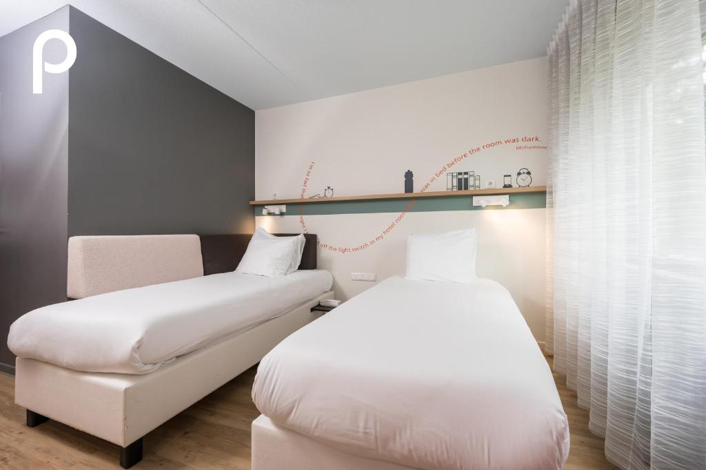 Twin room, alternate layout