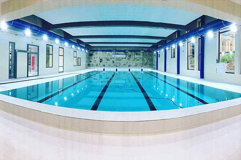25m training pool with lane ropes