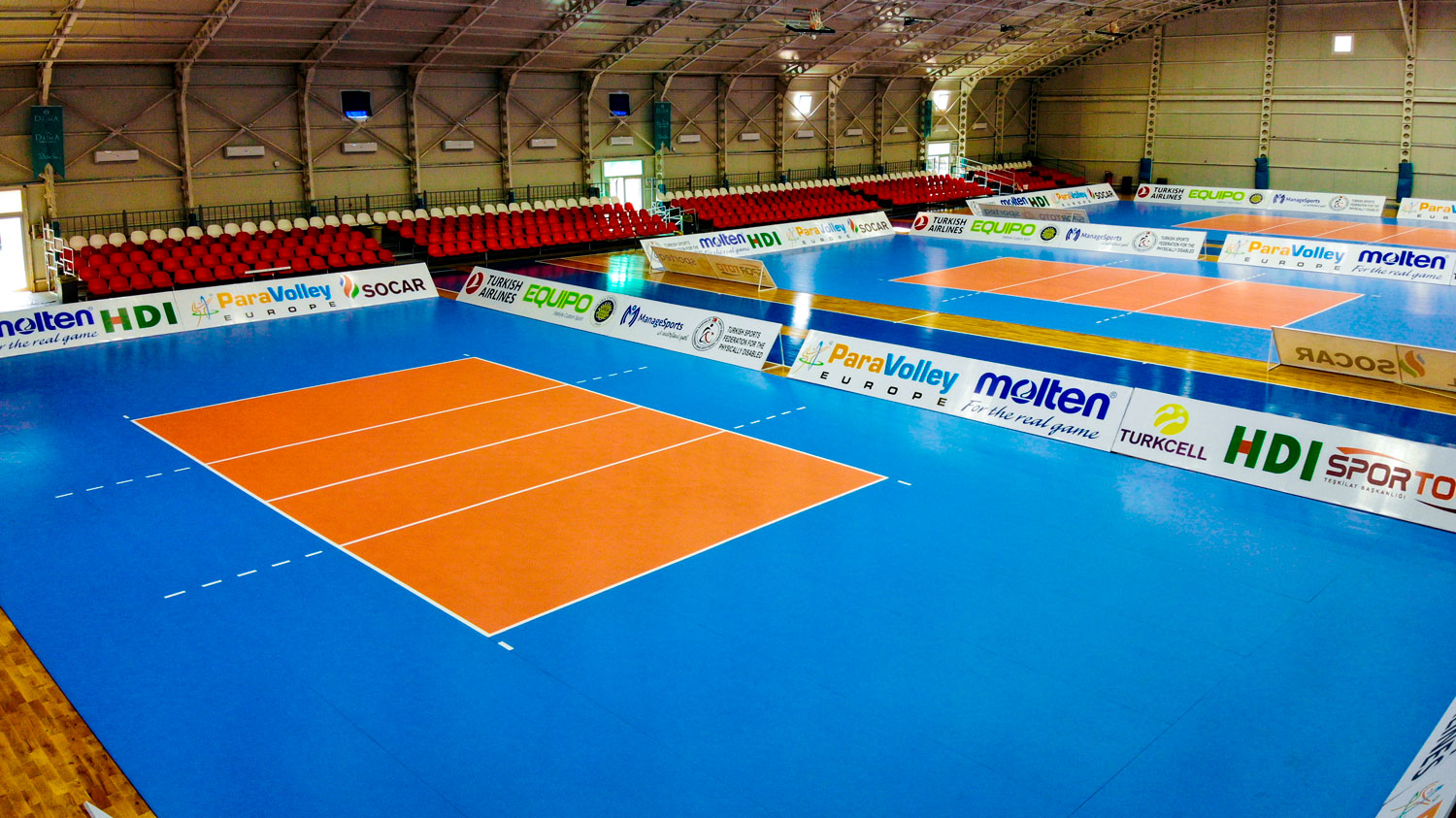 Terrain de volley-ball couvert