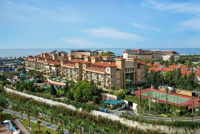 Vue panoramique des bâtiments du complexe