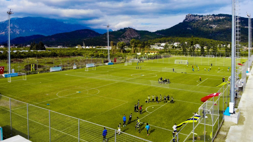 Terrains d'entraînement de football extérieurs