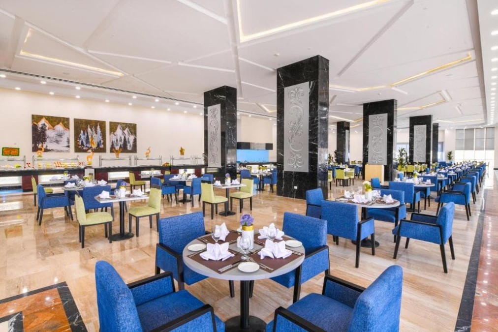 Salle de restaurant, service en pension complète